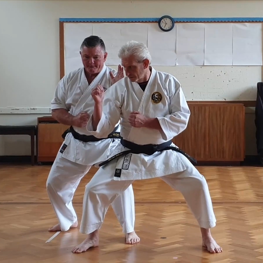 Tori controls Uke's knee and shoulder in Kyūhonme