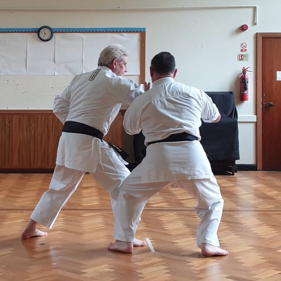 Knee pressure and shoulder control