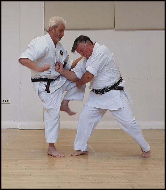 Omomi — quiet heaviness: body mass arriving through timing, structure, and continuity